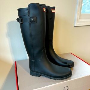 Hunter Tall Rain boots Size 9 Black with Matte panel and double strap detail